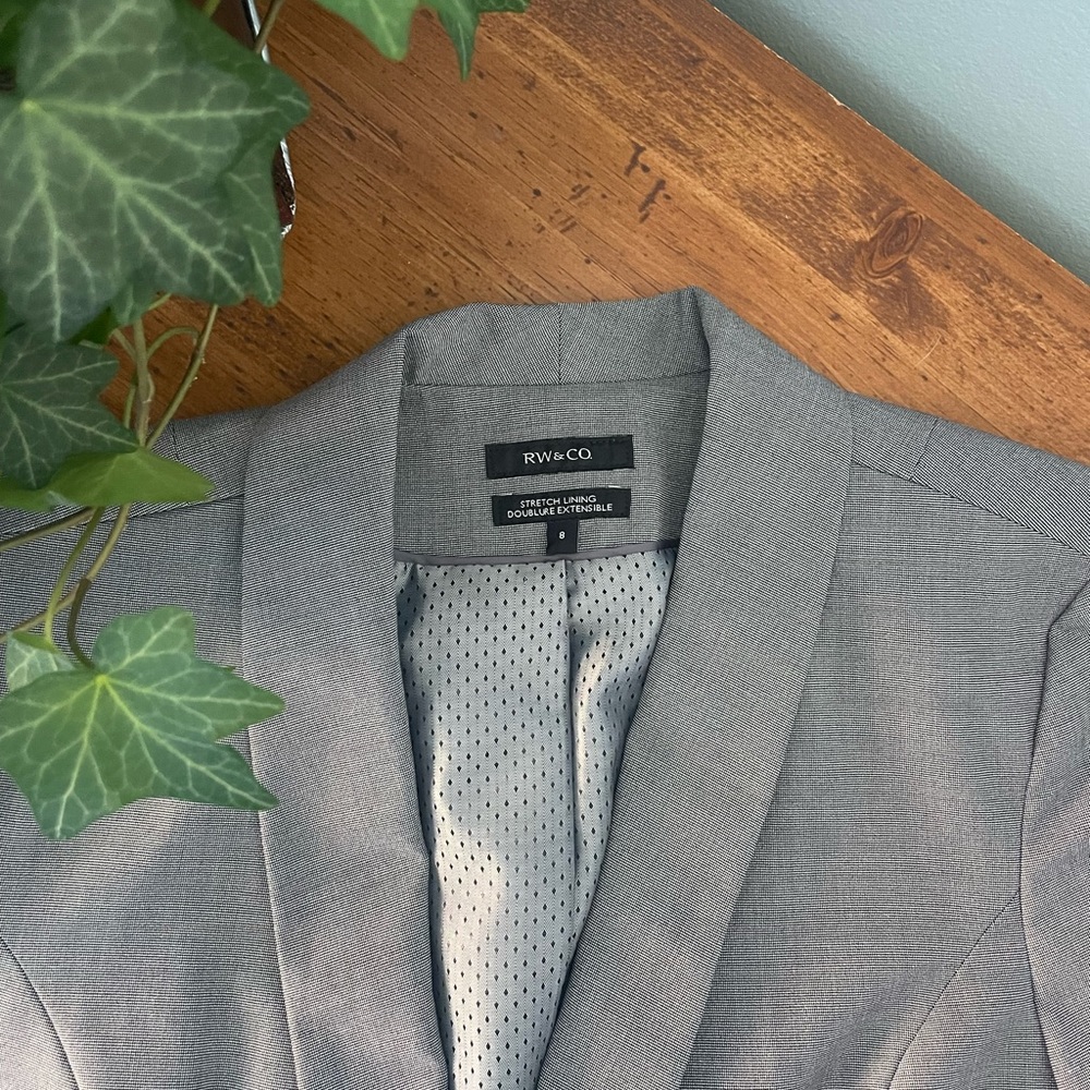 NWOT RW&Co gray skirt suit set, size 8 US